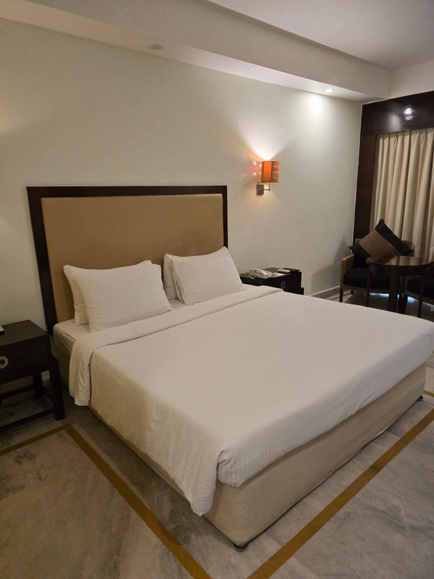 Royal Orchid Central Kireeti Hampi, Hospet Room photo